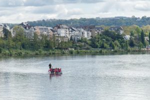 Pink Paddler Koblenz klein auf der Mosel