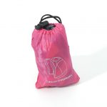 Give-Away Daypack mit Pinkpaddler-Logo klein verpackt, ideal zum Paddeln gegen Brustkrebs